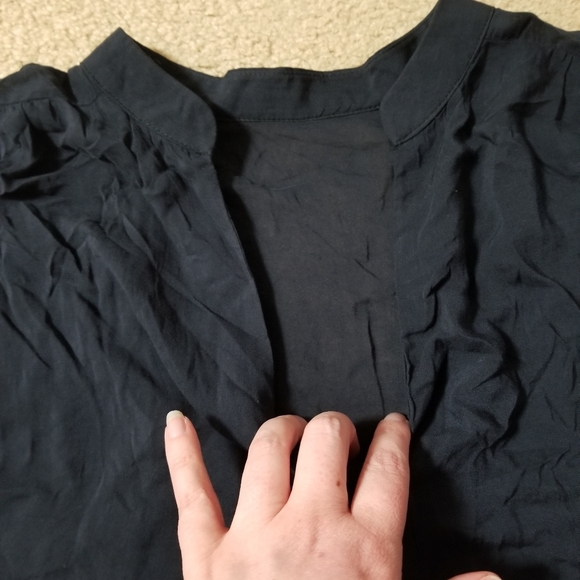 Women's Plus Size Short Sleeve Top - Picture 3 of 6